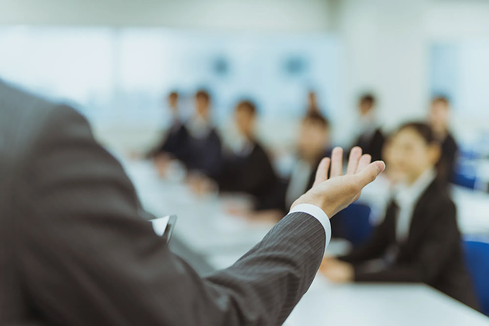 会社を知る：会社説明会